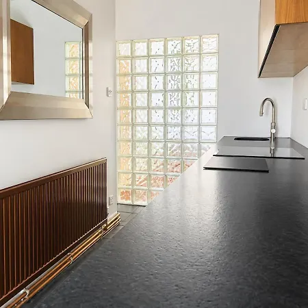 Clifton - 2 Bed Flat - Free Off Street Parking